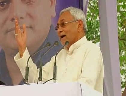नीतीश ने दिये नये सियासी समीकरणों के संकेत, पढ़ें
