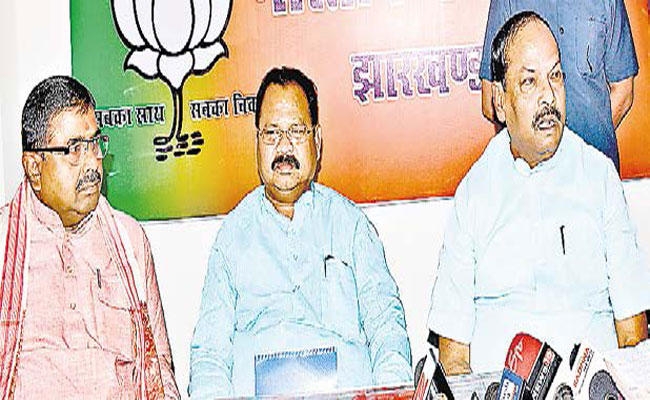 जापान व चेक रिपब्लिक दौरे से लौटे सीएम, पांच साल में 35 बिलियन डॉलर निवेश करेगा जापान जापान व चेक रिपब्लिक दौरे से लौटे सीएम, पांच साल में 35 बिलियन डॉलर निवेश करेगा जापान
