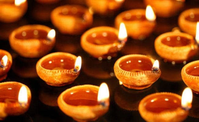 दीपावली पर पढ़ें दो कविता दीपावली पर पढ़ें दो कविता