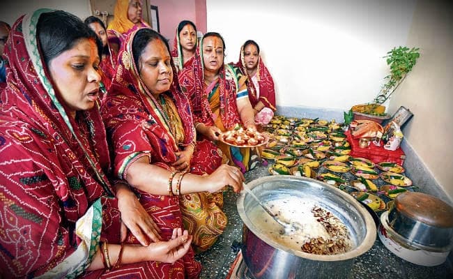 छठ महापर्व : अस्ताचलगामी भगवान भास्कर को शाम 4:30 बजे से 5:13 बजे तक अर्घ देंगे छठव्रती