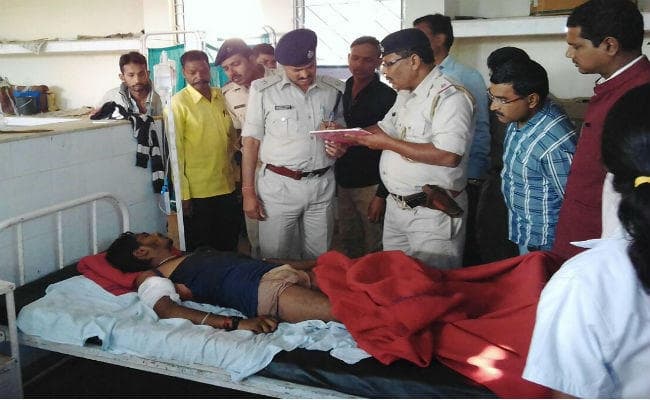 गुमला : समय पर नहीं मिली एंबुलेंस, सड़क हादसे में घायल एसडीओ के ड्राइवर के पुत्र की मौत गुमला : समय पर नहीं मिली एंबुलेंस, सड़क हादसे में घायल एसडीओ के ड्राइवर के पुत्र की मौत
