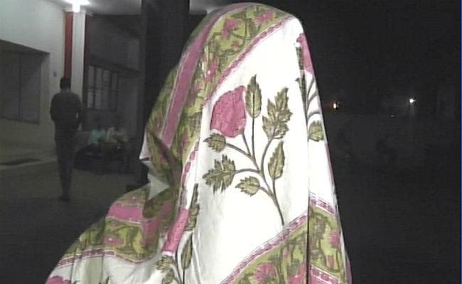 विदेशी महिला ने बैंक मैनेजर पर लगाया रेप का आरोप, कहा कई महिलाओं से हैं उसके संबंध विदेशी महिला ने बैंक मैनेजर पर लगाया रेप का आरोप, कहा कई महिलाओं से हैं उसके संबंध