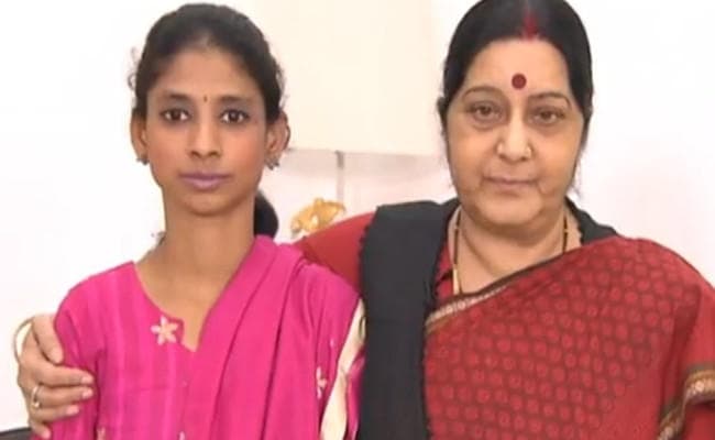 सबकी मदद करने वाली विदेश मंत्री सुषमा स्वराज की मदद की झारखंड के मुख्यमंत्री रघुवर दास ने, जानें क्या है मामला सबकी मदद करने वाली विदेश मंत्री सुषमा स्वराज की मदद की झारखंड के मुख्यमंत्री रघुवर दास ने, जानें क्या है मामला