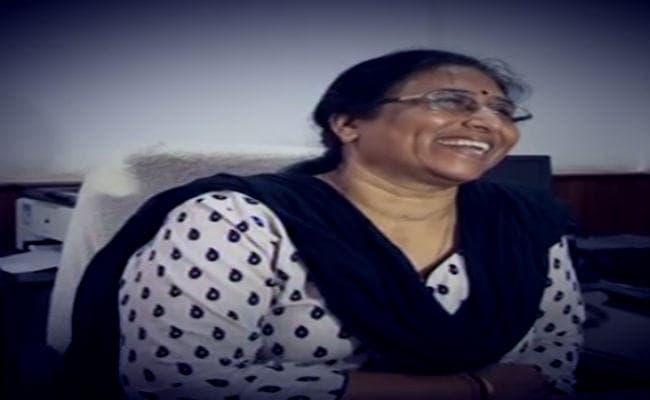 भोपाल गैंगरेप कांड पर महिला एसपी की बेशर्म हंसी, बोली – सुन-सुन कर सिरदर्द हो गया भोपाल गैंगरेप कांड पर महिला एसपी की बेशर्म हंसी, बोली – सुन-सुन कर सिरदर्द हो गया