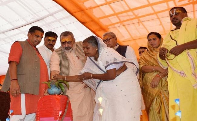 हिंदू धर्म के संस्कार और संस्कृति में भारी गिरावट : गिरिराज सिंह हिंदू धर्म के संस्कार और संस्कृति में भारी गिरावट : गिरिराज सिंह