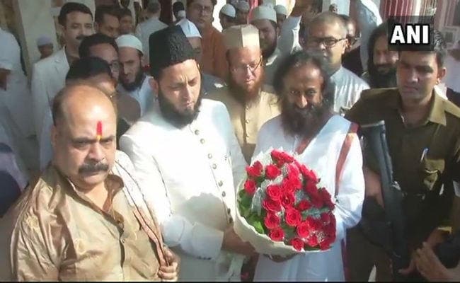 बातचीत के जरिये सुलझा सकते हैं हर समस्या : श्रीश्री रविशंकर