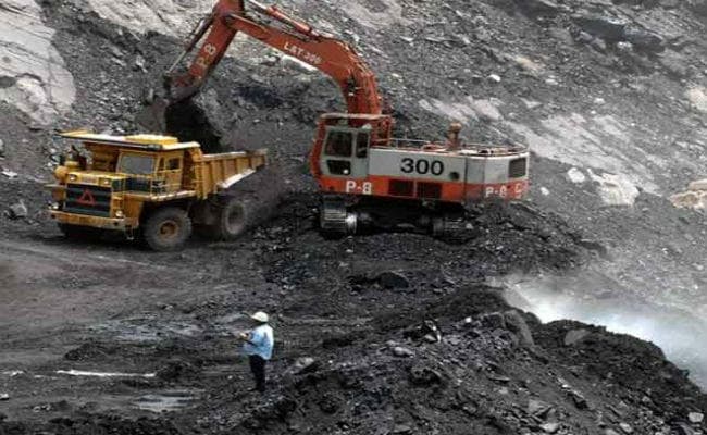 Jharkhand के कोयला चोरों पर चला सुप्रीम कोर्ट का चाबुक, खदान मालिकों पर लगाया 4800 करोड़ रुपये का जुर्माना Jharkhand के कोयला चोरों पर चला सुप्रीम कोर्ट का चाबुक, खदान मालिकों पर लगाया 4800 करोड़ रुपये का जुर्माना