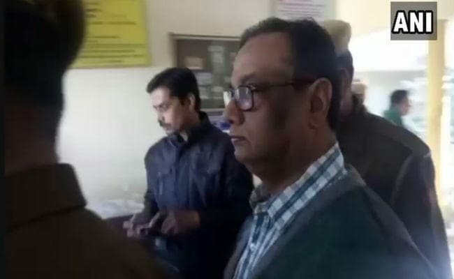 रेप के आरोपी आईएएस आफिसर बीबी मोहांती ने सरेंडर किया, 2014 से था फरार