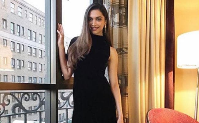 बचपन की तसवीर पर ट्रोल हुईं दीपिका पादुकोण, यूजर्स ने कहा- कपड़े पहनना आता नहीं और…