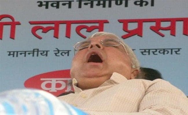 लालू बन गये हैं शुद्ध शाकाहारी, ज्योतिष के कहने पर किया ‘संकटमोचक’ उपाय लालू बन गये हैं शुद्ध शाकाहारी, ज्योतिष के कहने पर किया ‘संकटमोचक’ उपाय