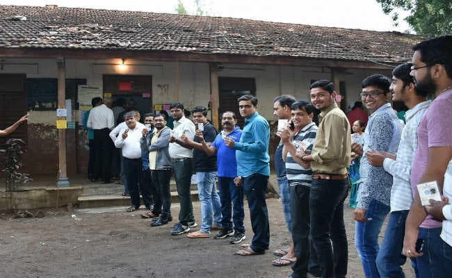 गुजरात में एक ऐसा गांव जहां हुआ शून्य मतदान, 1000 मतदाताओं ने किया चुनाव बहिष्कार गुजरात में एक ऐसा गांव जहां हुआ शून्य मतदान, 1000 मतदाताओं ने किया चुनाव बहिष्कार