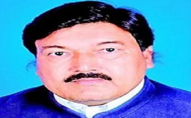 रंगदारी नहीं देने पर नीतीश के मंत्री को मिली बम से उड़ाने की धमकी रंगदारी नहीं देने पर नीतीश के मंत्री को मिली बम से उड़ाने की धमकी