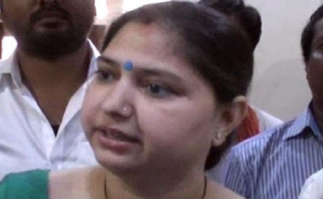 भाजपा सांसद ने दी ट्रेनी IAS को धमकी, कहा- जीना मुश्किल कर दूंगी भाजपा सांसद ने दी ट्रेनी IAS को धमकी, कहा- जीना मुश्किल कर दूंगी