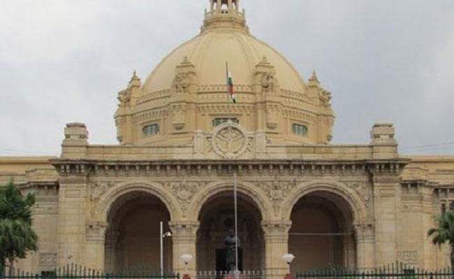 यूपी : नकली शराब के कारोबारियों के खिलाफ मृत्युदंड का प्रावधान करने वाला विधेयक पेश