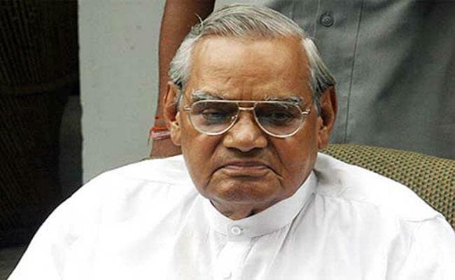 अटल बिहारी वाजपेयी के जन्मदिन पर पढ़ें उनकी चंद कविताएं, हार नहीं मानूंगा, रार नहीं ठानूंगा