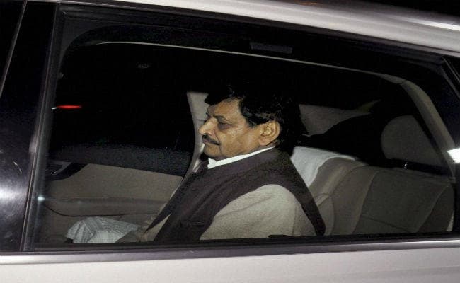 ”साइकिल” अखिलेश के कब्जे में, पार्टी का नाम और निशान दोनों बचा नहीं पाये मुलायम