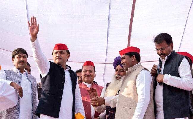रैली में बोले अखिलेश- ”मन की बात” करने वालों से रहें सावधान