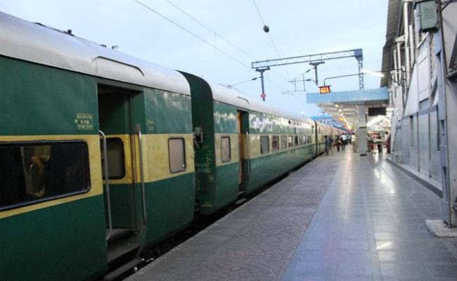 आम बजट 2017 : IRCTC से ई टिकट बुक करने पर अब नहीं लगेगा सर्विस चार्ज