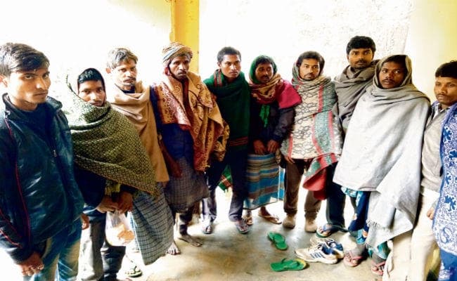 बिहटा में शराब पीते और बेचते 10 गिरफ्तार बिहटा में शराब पीते और बेचते 10 गिरफ्तार