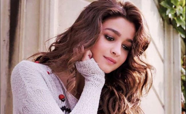 तो सिद्धार्थ नहीं इस अभिनेता संग वैंलेटाइन डे सेलीब्रेट कर रहीं हैं आलिया भट्ट! PHOTO