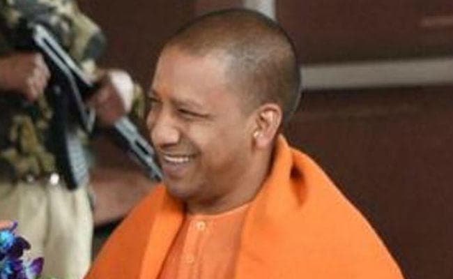 योगी आदित्यनाथ के पीछे क्यों पड़ा है मीडिया योगी आदित्यनाथ के पीछे क्यों पड़ा है मीडिया