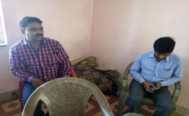 गुमला : घूस लेते बिजली कर्मचारी को ACB ने किया गिरफ्तार गुमला : घूस लेते बिजली कर्मचारी को ACB ने किया गिरफ्तार