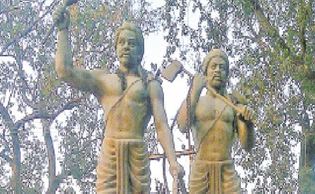 जंग-ए-आजादी में अमर है नीलांबर-पीतांबर का नाम जंग-ए-आजादी में अमर है नीलांबर-पीतांबर का नाम