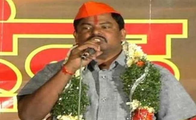 भाजपा विधायक के बिगड़े बोल, ”अयोध्या में राम मंदिर का विरोध करनेवालों का कर देंगे सिर कलम” भाजपा विधायक के बिगड़े बोल, ”अयोध्या में राम मंदिर का विरोध करनेवालों का कर देंगे सिर कलम”