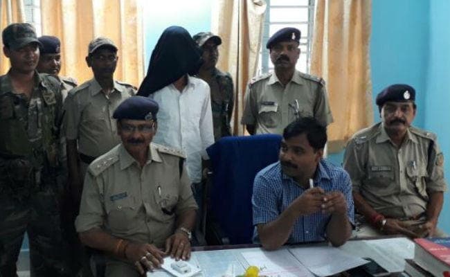 पुलिस ने पकड़ा चतरा से वाराणसी ले जाया जा रहा 4 लाख का कत्था, दो गिरफ्तार