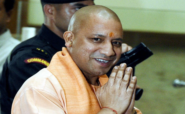 कैबिनेट बैठक के बाद योगी सरकार ने रात में लिए अहम फैसले, अखिलेश की स्मार्टफोन स्कीम रद्द