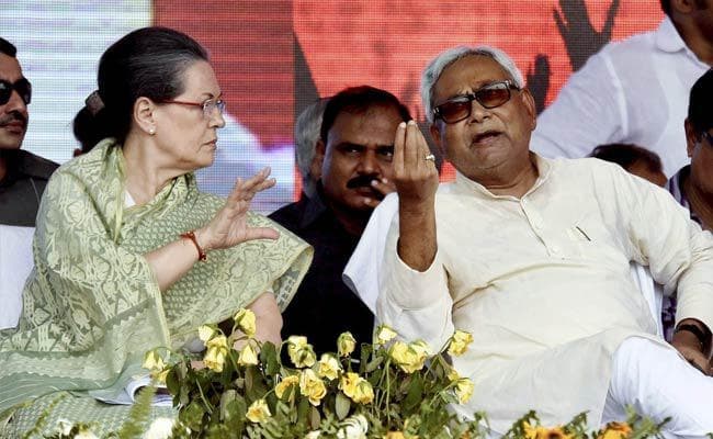 PM मोदी के खिलाफ महागठबंधन की कवायद तेज, सोनिया से मिले बिहार के मुख्यमंत्री नीतीश कुमार PM मोदी के खिलाफ महागठबंधन की कवायद तेज, सोनिया से मिले बिहार के मुख्यमंत्री नीतीश कुमार