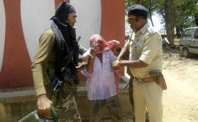 नौकरी नहीं मिली तो इस शख्स ने मिट्टी तेल अपने ऊपर उड़ेल आत्महत्या की कोशिश की