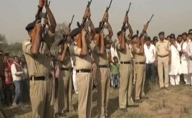 सुकमा नक्सली हमला : जिन्होंने देश के लिए दी कुर्बानी, अब उन्हें दो गज जमीन भी मयस्सर नहीं, देखें Video सुकमा नक्सली हमला : जिन्होंने देश के लिए दी कुर्बानी, अब उन्हें दो गज जमीन भी मयस्सर नहीं, देखें Video