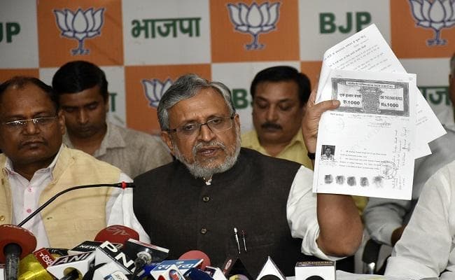 सुशील मोदी का एक और खुलासा, कहा- कांति सिंह को मंत्री बनवाने के लिए लालू ने राबड़ी के नाम लिखवाया जमीन सुशील मोदी का एक और खुलासा, कहा- कांति सिंह को मंत्री बनवाने के लिए लालू ने राबड़ी के नाम लिखवाया जमीन