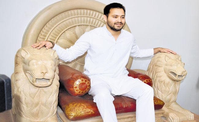 बिहार के उपमुख्यमंत्री तेजस्वी प्रसाद ने मोदी पर किया वार, कहा – पॉजिटिव काम में भी तलाश रहे निगेटिव मुद्दा बिहार के उपमुख्यमंत्री तेजस्वी प्रसाद ने मोदी पर किया वार, कहा – पॉजिटिव काम में भी तलाश रहे निगेटिव मुद्दा