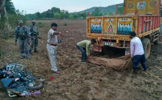 शादी समारोह से लौट रहे वृद्ध को ट्रक ने रौंदा, शरीर के हो गये दो टुकड़े