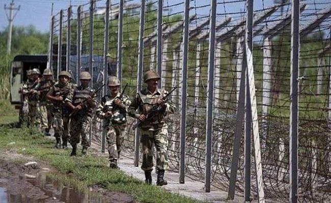 पाक की नापाक हरकत : फिर किया सीजफायर का उल्लंघन, रजौरी में गोलीबारी में एक महिला की मौत, एक घायल पाक की नापाक हरकत : फिर किया सीजफायर का उल्लंघन, रजौरी में गोलीबारी में एक महिला की मौत, एक घायल