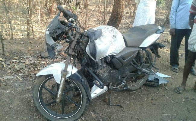 चतरा : सिमरिया के कसारी मोड़ में सड़क दुर्घटना में दो की मौत, रोड जाम