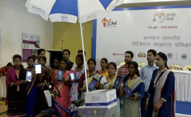 गावों में इंटरनेट साक्षरता बढ़ा रहा है टाटा ट्रस्ट-सीआईएनआई