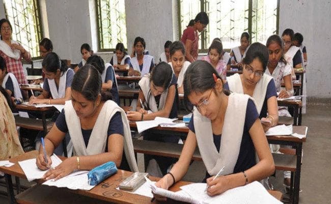 बिहार इंटर रिजल्ट 2017 के आईने में बदलती शिक्षा व्यवस्था और उठ रहे सवालों पर एक विशेष नजर बिहार इंटर रिजल्ट 2017 के आईने में बदलती शिक्षा व्यवस्था और उठ रहे सवालों पर एक विशेष नजर