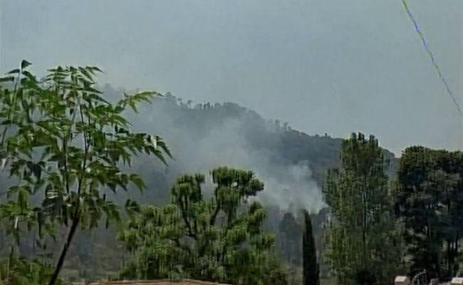 जम्मू-कश्मीर: पाकिस्तान ने फिर किया संघर्षविराम का उल्लंघन, भारतीय जवान दे रहे हैं माकूल जवाब जम्मू-कश्मीर: पाकिस्तान ने फिर किया संघर्षविराम का उल्लंघन, भारतीय जवान दे रहे हैं माकूल जवाब