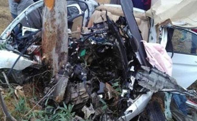पेड़ से टकरायी कार, रांची के दो रेंजर की मौत, चालक जिंदा जला पेड़ से टकरायी कार, रांची के दो रेंजर की मौत, चालक जिंदा जला