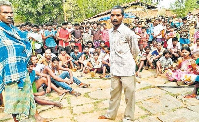 डायन-बिसाही के आरोप में बंधक बनाये गये परिवार को छुड़ाने गयी थी पुलिस, ग्रामीणों ने किया हमला,11 घायल