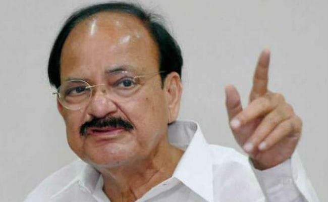 कांग्रेस भड़का रही हिंसा, किसान आंदोलन का कर रही राजनीतिकरण: नायडू कांग्रेस भड़का रही हिंसा, किसान आंदोलन का कर रही राजनीतिकरण: नायडू