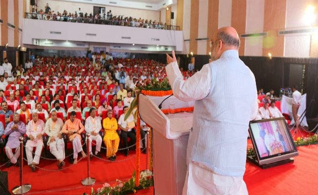 बोले अमित शाह- बहुत ”चतुर” बनिया थे महात्मा गांधी बोले अमित शाह- बहुत ”चतुर” बनिया थे महात्मा गांधी