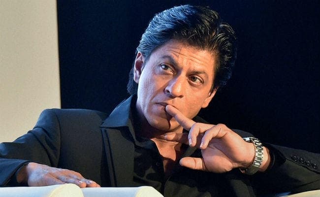 अक्षय के डर से शाहरुख ने तोड़ दी सलमान की ये कमिटमेंट! अक्षय के डर से शाहरुख ने तोड़ दी सलमान की ये कमिटमेंट!
