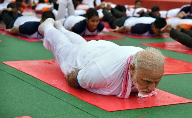 IN PICS: बारिश में पीएम मोदी की योग साधना, बोले-”नमक की तरह योग को बनाएं जीवन का हिस्सा”