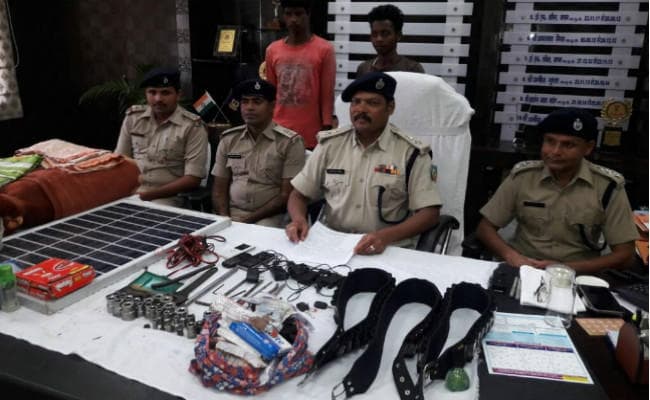 खूंटी में पुलिस ने पीएलएफआइ के दो सदस्यों को किया गिरफ्तार, कई चीजें बरामद