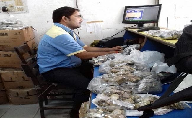 नोटबंदी का बिहार में इफेक्ट : सिक्कों की खन-खन से चिढ़ने लगा है वैशाली नोटबंदी का बिहार में इफेक्ट : सिक्कों की खन-खन से चिढ़ने लगा है वैशाली