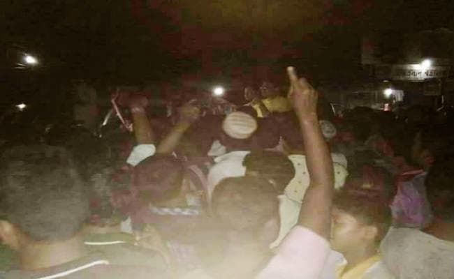 Video : पश्चिम बंगाल के बशीरहाट के बादुरिया में उत्पन्न तनाव पर भाजपा-सीपीएम ने उठाया सवाल Video : पश्चिम बंगाल के बशीरहाट के बादुरिया में उत्पन्न तनाव पर भाजपा-सीपीएम ने उठाया सवाल